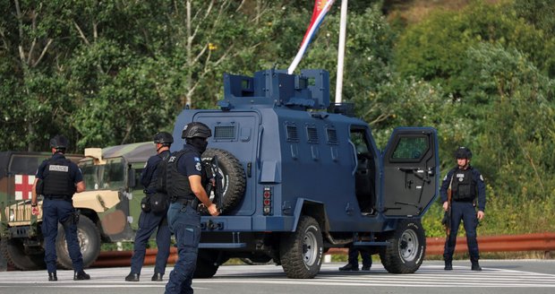 Střety policistů s ozbrojenci v Kosovu: 4 mrtví a slova o útoku „srbských zelených mužíčků“