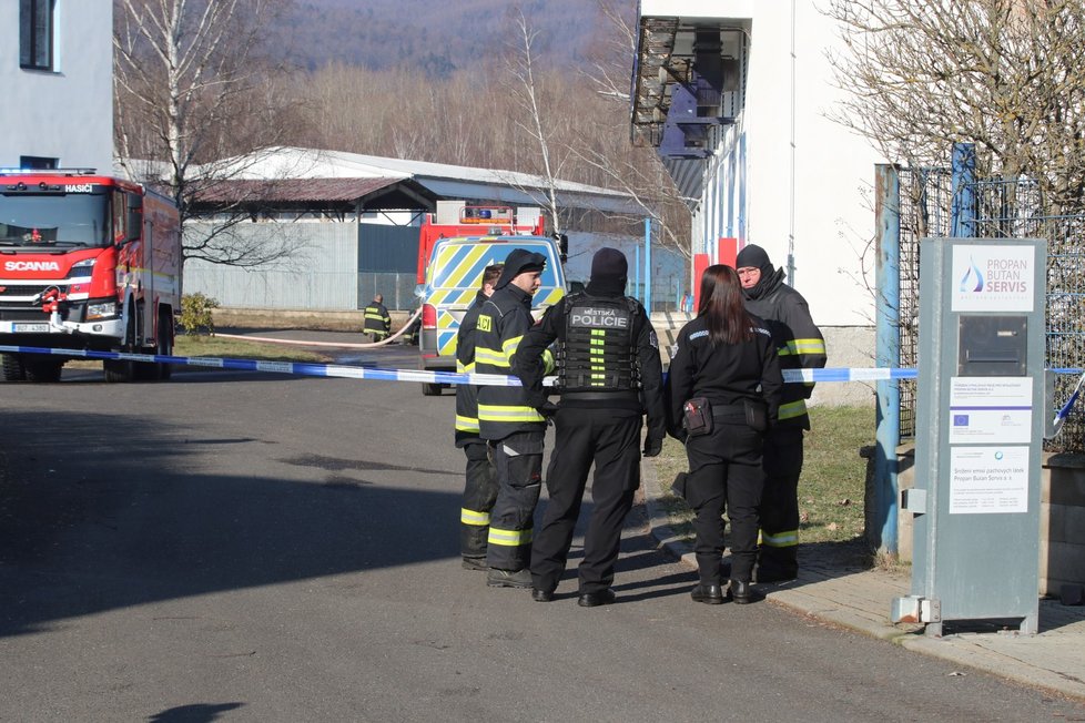 Při výbuchu propanbutanové lahve se v Košťanech na Teplicku zranilo 5 lidí.
