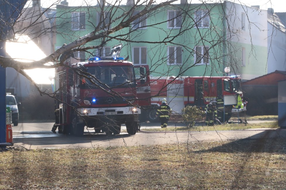 Při výbuchu propanbutanové lahve se v Košťanech na Teplicku zranilo 5 lidí.