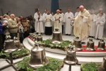 Brněnský biskup Vojtěch Cikrle požehnal v sobotu zvonům nového kostela bl. Marie Restituty v Brně-Lesné.
