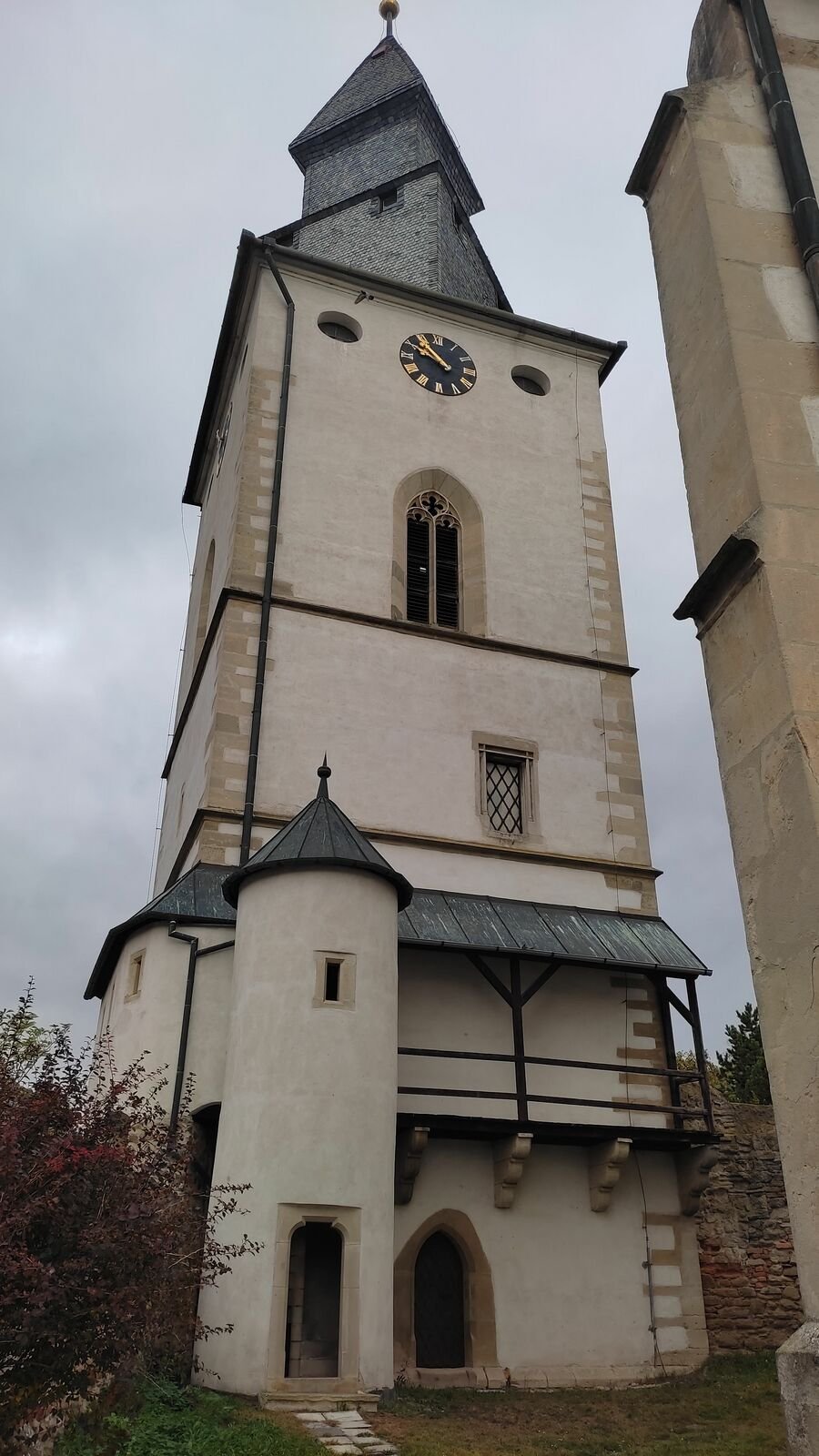 Samostatně stojící zvonice u kostela sv. Jana Křtitele v Kurdějově na Břeclavsku.