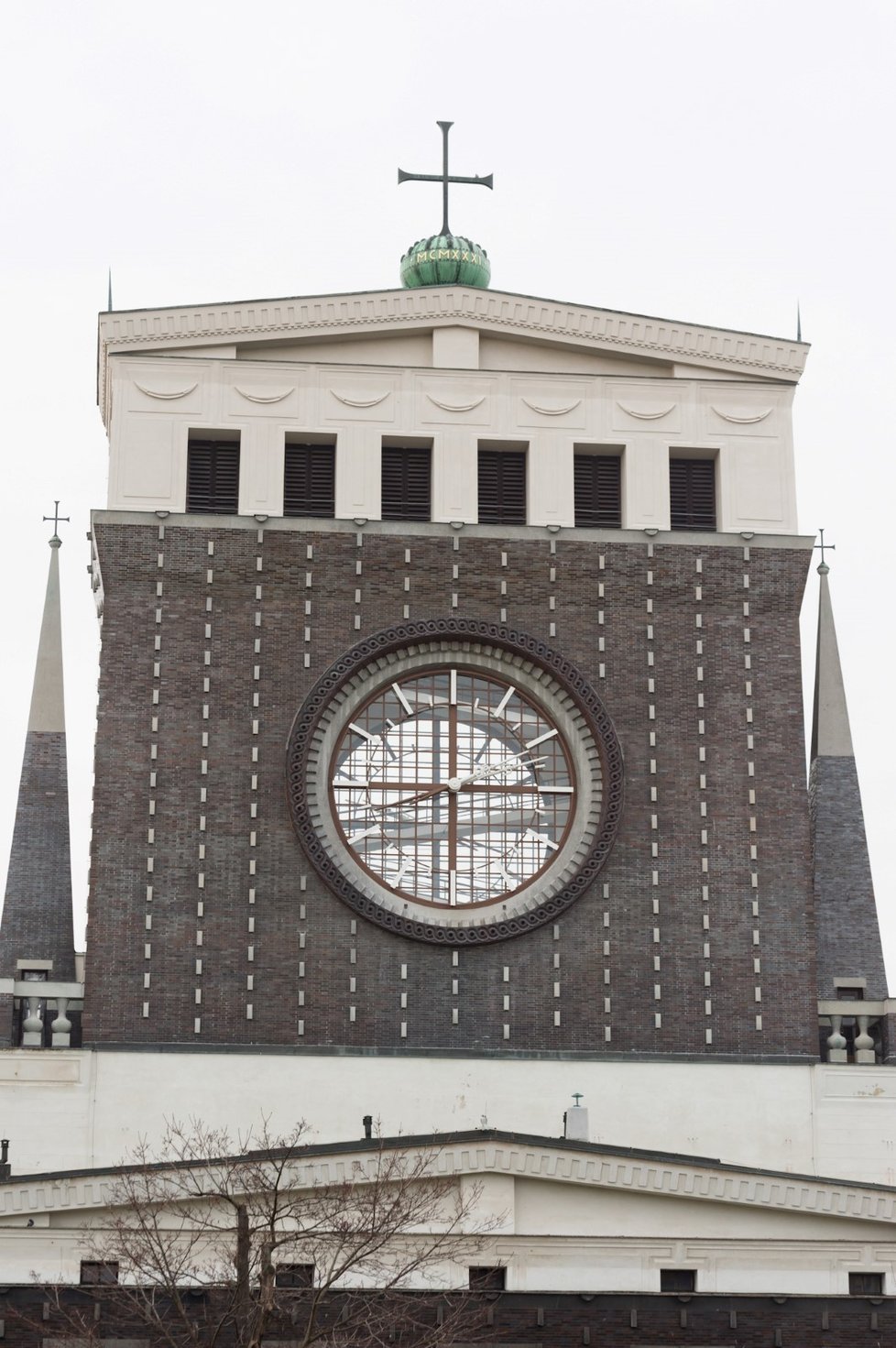 Kostel Nejsvětějšího Srdce Páně na náměstí Jiřího z Poděbrad