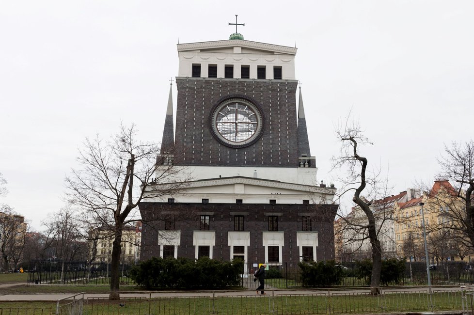 Kostel Nejsvětějšího srdce Páně na náměstí Jiřího z Poděbrad.