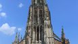 Kostelní věž velechrámu v Ulmu měří 161,5 metru, což z ní dělá nejvyšší věž v Evropě. Stavba začala v roce 1377, ale byla přerušena v 16. století. Po jejím dokončení v roce 1890 se na jedno desetiletí jednalo o nejvyšší stavbu na světě. Roku 1901 jí předčila radnice v americké Filadelfii