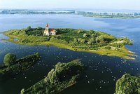 „Ostrovní“ kostel na Nových Mlýnech je světový unikát. Hrozí mu ale zánik