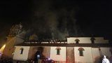 Kostel ve městě Inků zničil požár. Hasiči neměli vodu, kněz hnal lidi k řece