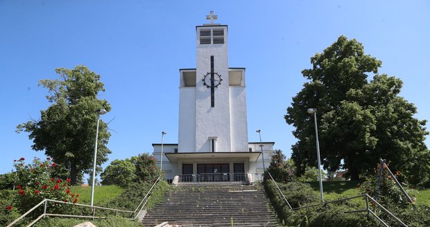 Kostel s. Anežky v Praze na Spořilově.