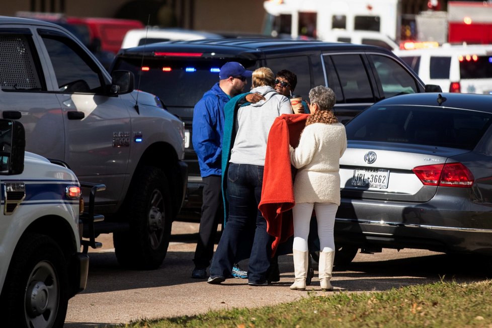 Po střelbě v texaském kostele na předměstí Fort Worth zůstali mrtví (29. 12. 2019)