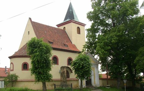 Centrem Ladova rodiště v Hrusicích je kostel sv. Václava.