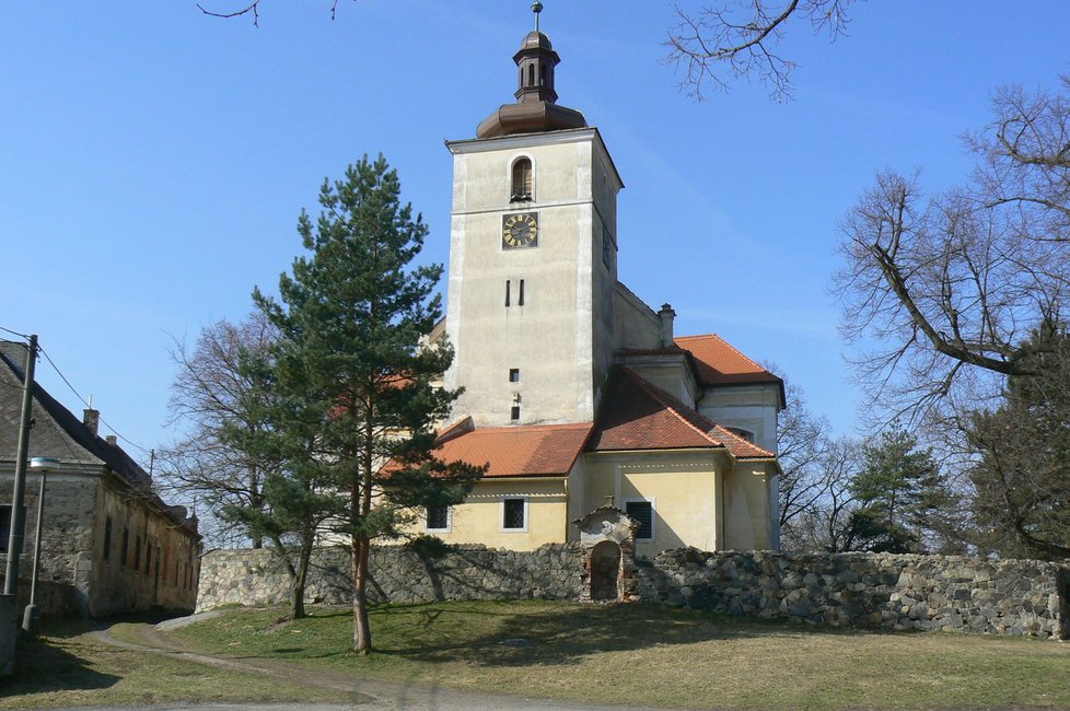 Kostel sv. Vavřince v Církvici na Kutnohorsku.