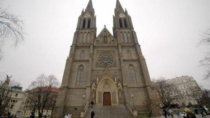 Kostel svaté Ludmily tvoří dominantu Prahy 2