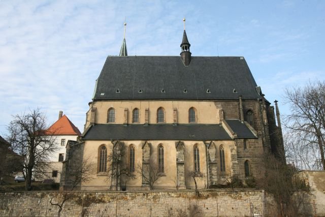 Tady se ženil - Kostel svatého Gotharda ve Slaném. Mydlář se ženil v kapli, která už ale dnes u kostela není.