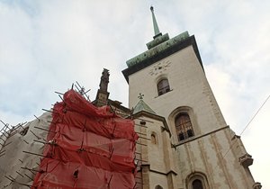 Pozdně gotická památka se opravuje od ledna. Věřící mohou po dohodě farnosti a stavebníků nyní v omezené míře kostel navštívit až do 23. prosince.