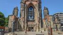 Druhou nejvyšší stavbou Hamburku a zároveň pátým nejvyšším kostelem je místní neogotický luteránský kostel svatého Mikuláše. Respektive jeho pozůstatky, které zůstaly po bombardování města v roce 1943. Poničená hlavní loď byla po válce zbourána, avšak věž vysoká 147 metrů naštěstí přežila a pravidelně z ní zní zvuky zvonkohry složené z 51 zvonků.
