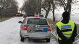 Nebezpečné silniční radovánky na sněhu: Policisty zaměstnávají drifteři