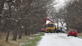 Tragická nehoda u Kostelce nad Černými lesy.