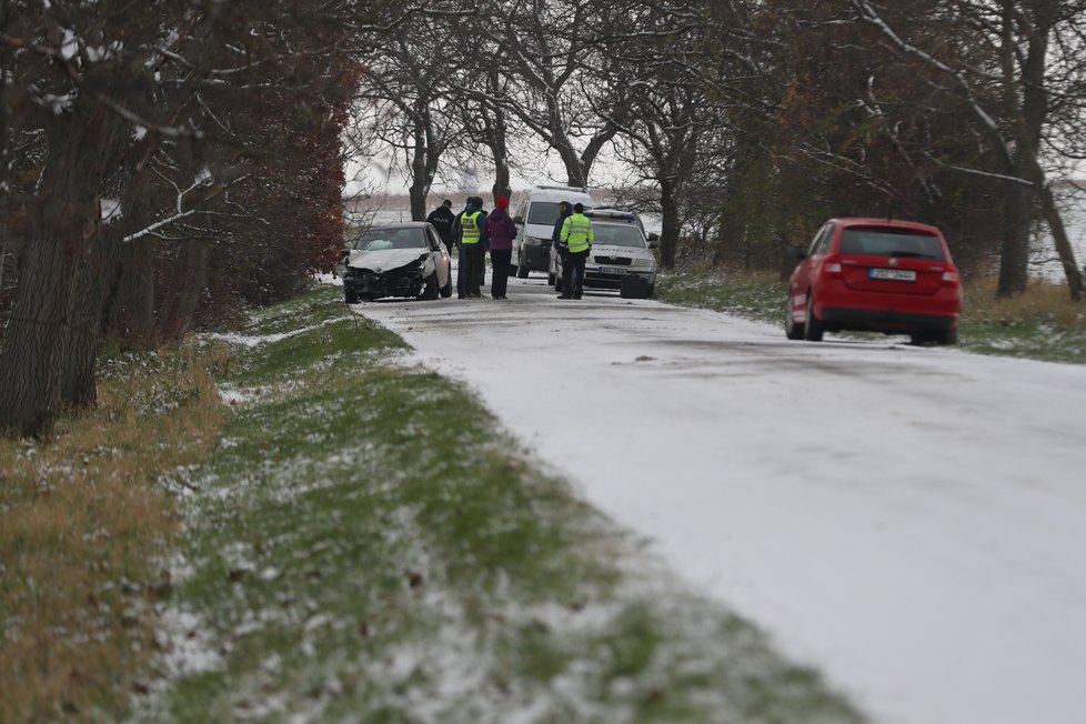 Tragická nehoda u Kostelce nad Černými lesy.