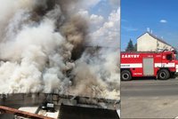 Jídelnu v Kostelci na Labem zachvátily plameny! Desítky lidí musely utíkat