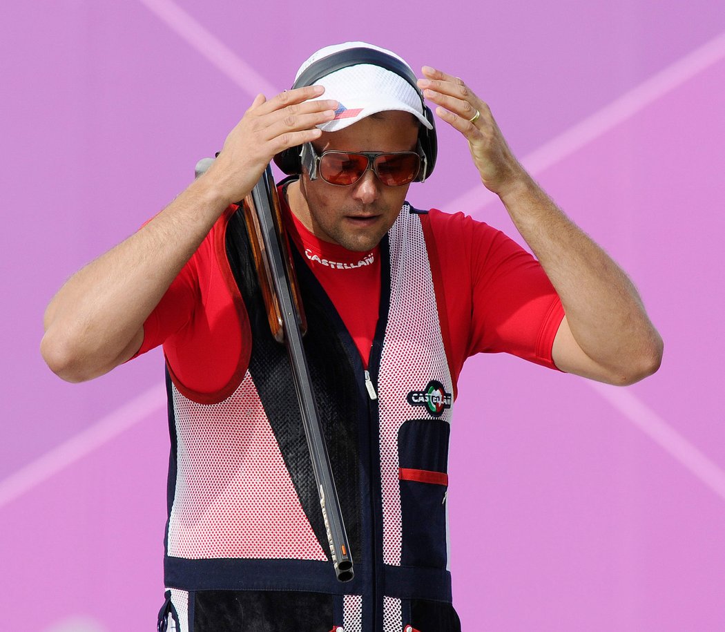 Obhájce olympijského zlata ve střelbě na trap David Kostelecký nepostoupil v Londýně do finále.
