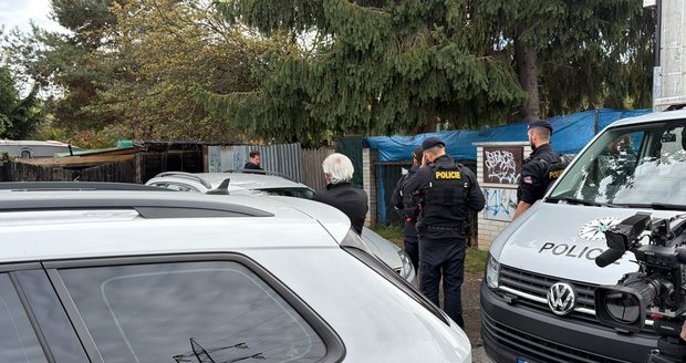 Děsivý nález v přístřešku v Praze: Lidské ostatky mezi odpakdy!
