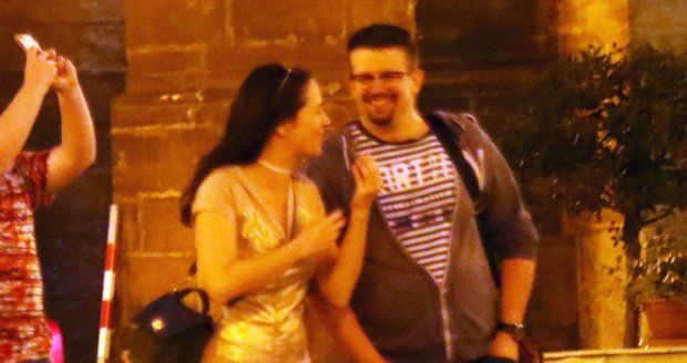 Tereza s Jakubem na romantické procházce setmělou Prahou