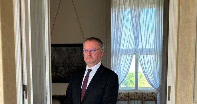 Nový český velvyslanec v Moskvě Daniel Koštoval v Černínském paláci necelé dva týdny před odjezdem na misi.