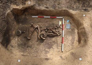 Archeologové v centru Brna našli kostru muže. Pochází z doby zhruba 2300 let př. n. l.