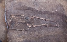 Bagr odkryl hrob ženy ze starověku: V zemi ležela 2300 let!