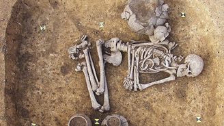 Archeologové v Praze našli pravěkou kostru, která prý patřila homosexuálovi