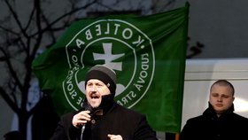 Marian Kotleba na akci propagující jeho krajně pravicovou stranu Ľudová Strana Naše Slovensko (ĽSNS) v Topolčanech (12.2.2020)