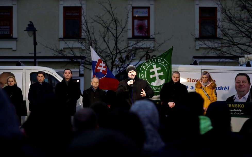 Marian Kotleba na akci propagující jeho krajně pravicovou stranu Ľudová Strana Naše Slovensko (ĽSNS) v Topolčanech (12.2.2020)