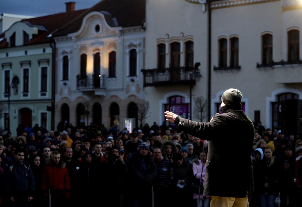Marian Kotleba na akci propagující jeho krajně pravicovou stranu Ľudová Strana Naše Slovensko (ĽSNS) v Topolčanech (12.2.2020)