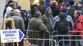 V první vlně kotlíkových dotací poslalo ministerstvo regionům tři miliardy korun. Zájem veřejnosti je však vyšší.