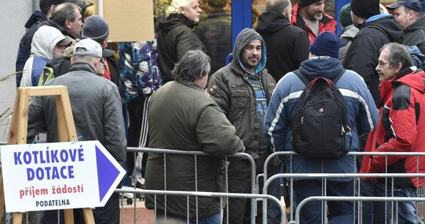 Středočeský kraj trápí svědomí. Kotlíkové dotace dá i těm, které předběhl kurýr