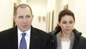 Kateřina a Petr Kottovi dnes pronesli u soudu závěrečné řeči
