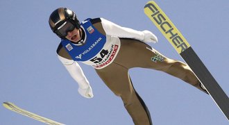 Čeští skokané na lyžích skončili ve zkráceném závodu SP pátí