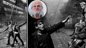 Josef Koudelka je autorem strhujících snímků ze sovětské invaze v roce 1968