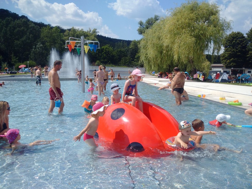 Dětské dopolední vstupné na Riviéru i na koupaliště v Zábrdovicích činí šedesát korun.