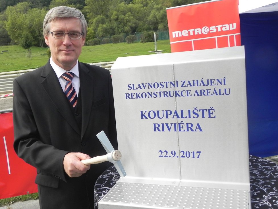 Rekonstrukci Riviéry dnes odklepl generální ředitel společnosti Starez-Sport Martin Mikš.