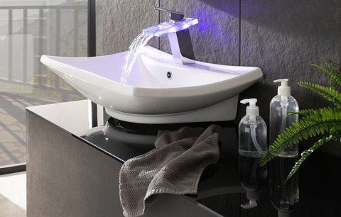 Koupelnové krásky. 32 designových kousků pro vaše umyvadlo, sprchový kout či vanu