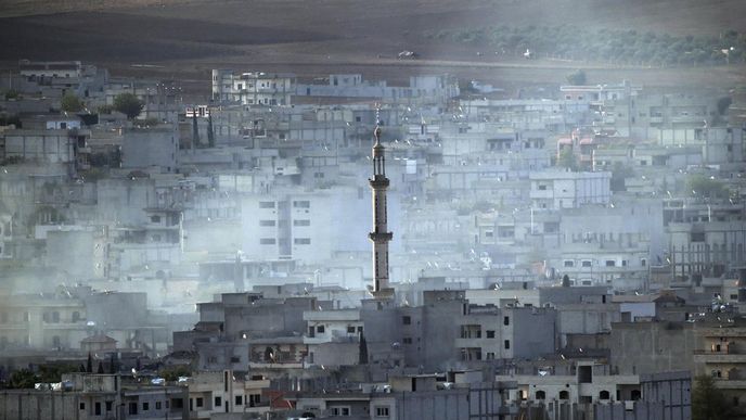 Kouř nad severosyrským městem Kobani