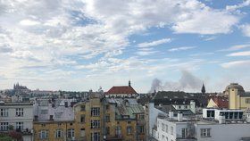 6. července 2019: Požár pole v Úněticích byl vidět až z Prahy.