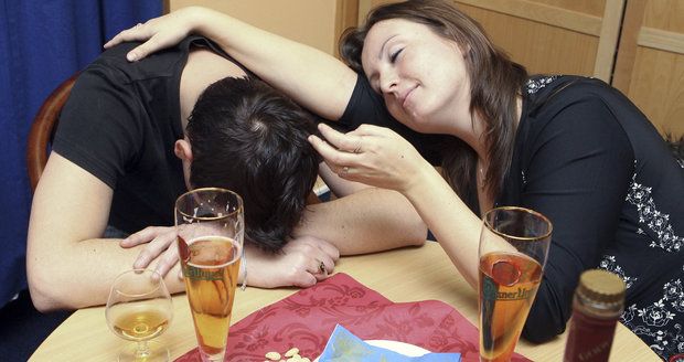 Za alkohol utrácí Češi víc než většina Evropy. 600 tisíc lidí se opíjí každý den