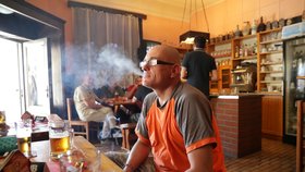 Kouření Čechů: K tabáku se snadno dostanou i děti