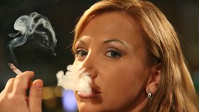 Kouření Čechů: K tabáku se snadno dostanou i děti.