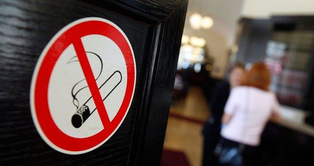 Kouření v restauracích zakažme natvrdo všem, shodli se poslanci zdravotního výboru