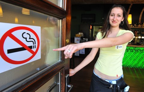 Absolutní zákaz kouření na veřejných místech, navrhuje EU