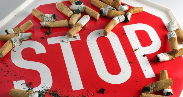 Ilustrační foto. Zákazy kouření na pracovišti selhaly. Nyní mají nemocnice v USA pro boj s kouřením novou zbraň.