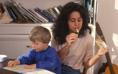 Děti rodičů-kuřáků jsou ohroženy nemocemi mnohonásobně víc.