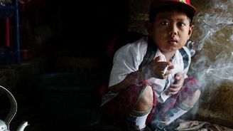 Děti cigaret: Indonéskou kulturu převálcoval tabákový průmysl